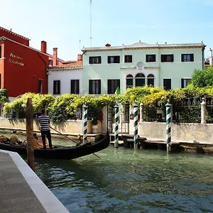 https://pensione-accademia-villa-maravege.hotelinveneto.com
